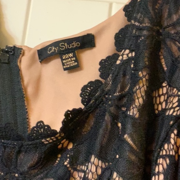 Black lace overlay nude dress - Picture 4 of 4